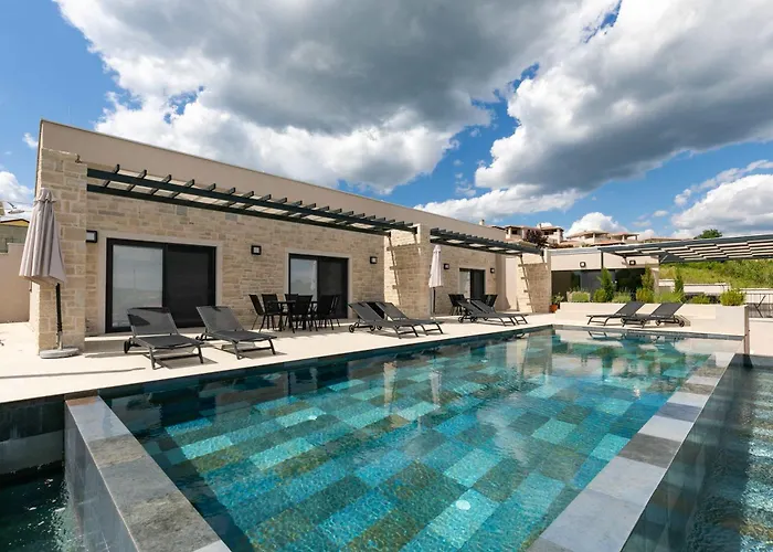 Andrea With Pool Balcony And Parking Villa Vižinada