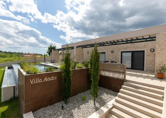 Andrea With Pool Balcony And Parking *