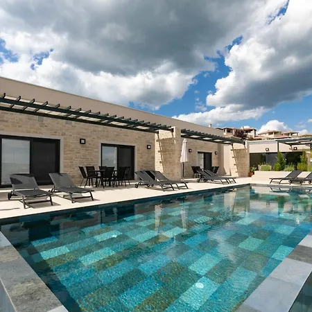 Andrea With Pool Balcony And Parking فيلة Vižinada