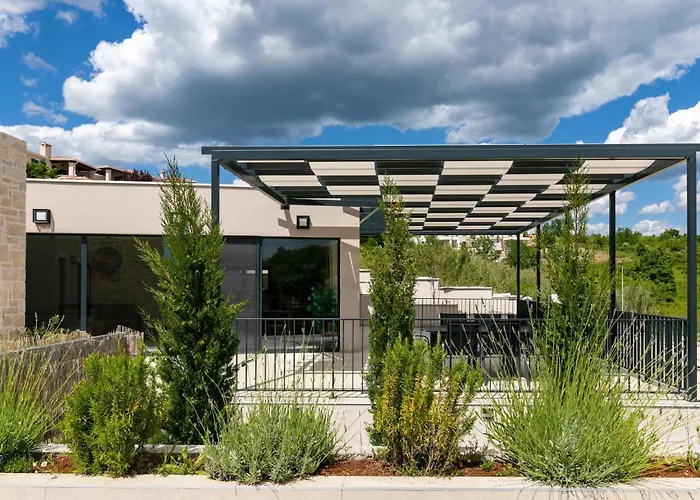 Villa Andrea With Pool Balcony And Parking *